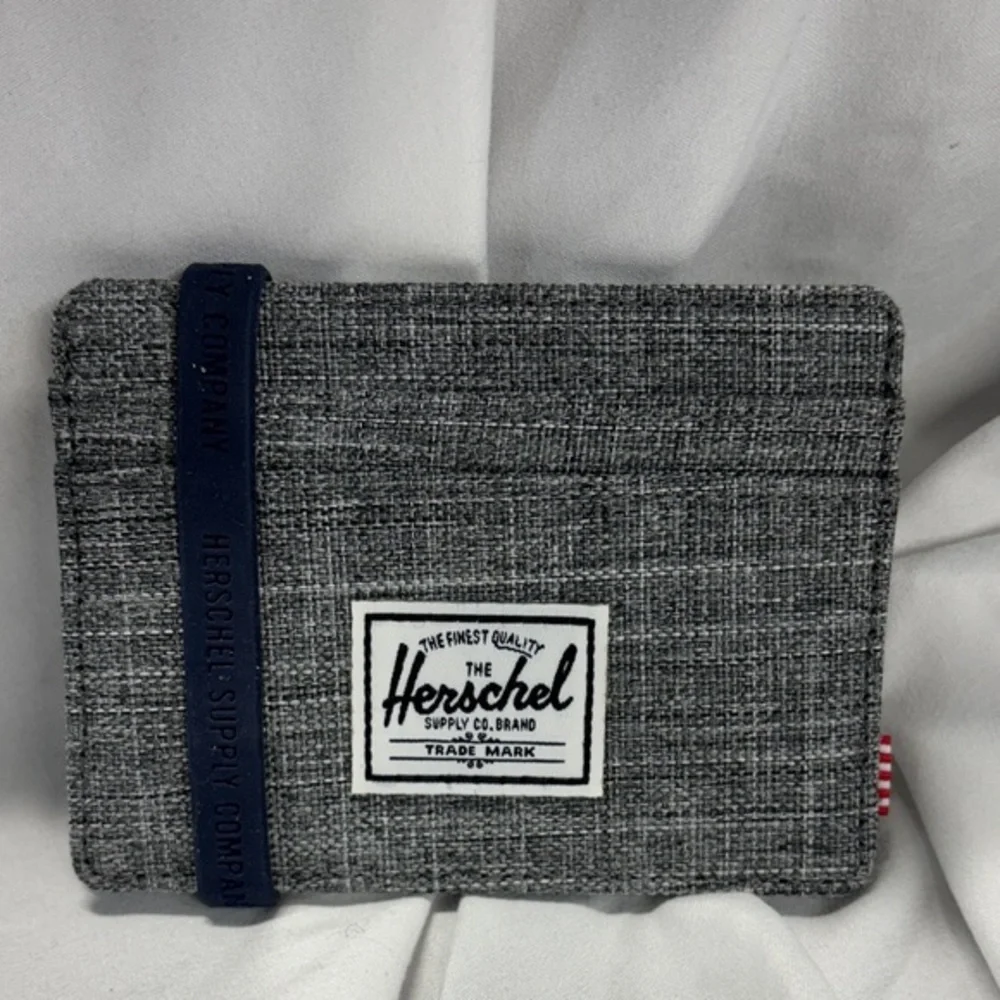 The Herschel Supply Gray white blk Card Holder and coins wallet